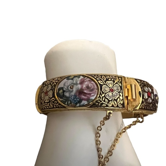 80s Floral Enamel Hinged Bangle Bracelet with a safety chain and black accents. - Picture 8 of 12